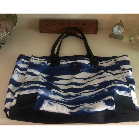 Tory Burch Ella Tie-dye Tote in Babylon Blue - Picture 14 of 15